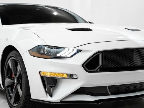 Used 2021 Ford Mustang GT Premium w/ Black Accent Package RWD image 14