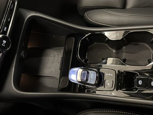 Certified 2025 Volvo XC40 B5 Plus image 19