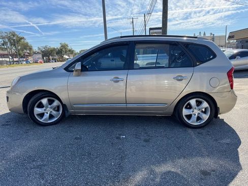 Used 2007 Kia Rondo EX w/ Premium Pkg image 4