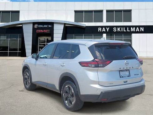 Used 2024 Nissan Rogue SV AWD/4WD image 4