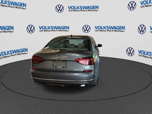 Used 2018 Volkswagen Passat 2.0T R-Line FWD image 7