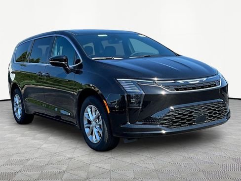 New 2027 Chrysler Pacifica Select AWD/4WD image 3