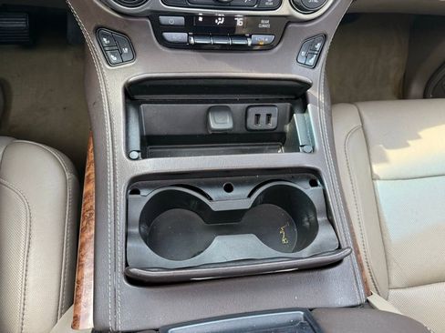 Used 2018 Chevrolet Suburban Premier image 19