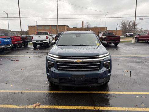 Used 2025 Chevrolet Traverse LT image 23