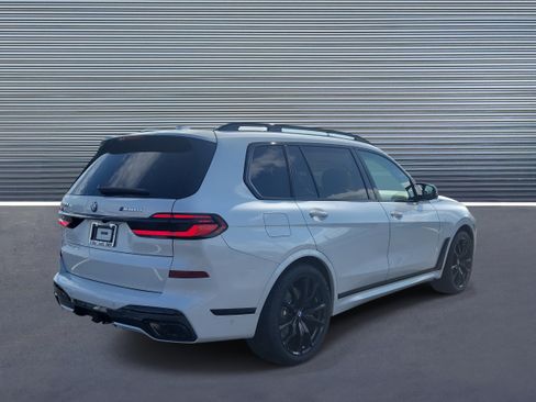 New 2026 BMW X7 M60i image 3