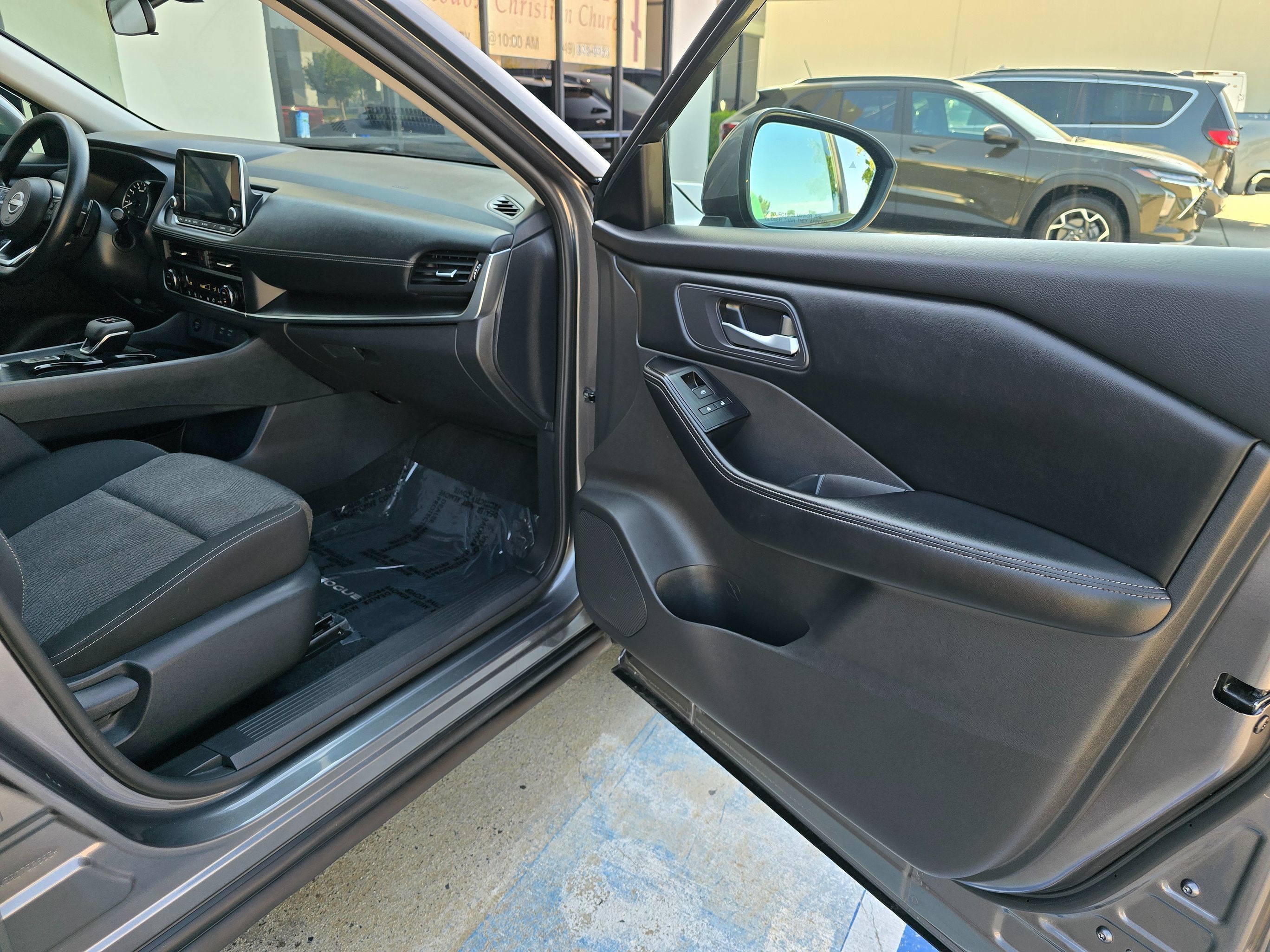 Used 2024 Nissan Rogue SV FWD image 34