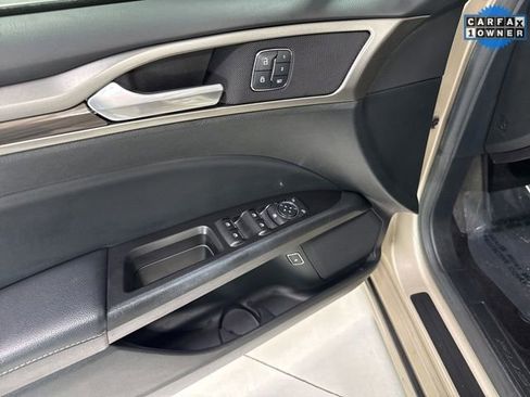 Used 2017 Ford Fusion Energi SE image 10