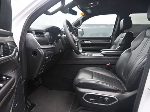Used 2024 Jeep Wagoneer Series II w/ Flexible Seating Group RWD image 9