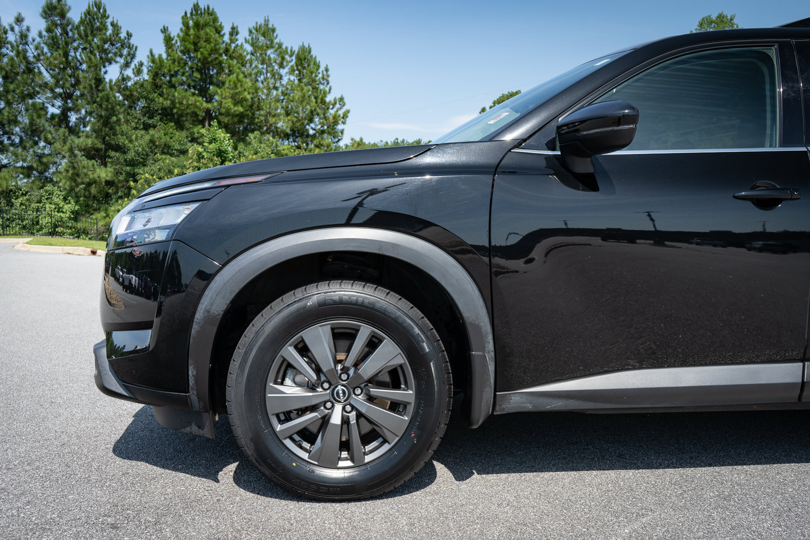 Used 2022 Nissan Pathfinder SV FWD image 4