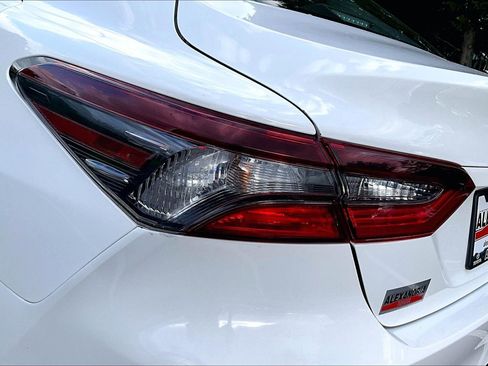 Used 2022 Toyota Camry LE AWD/4WD image 27