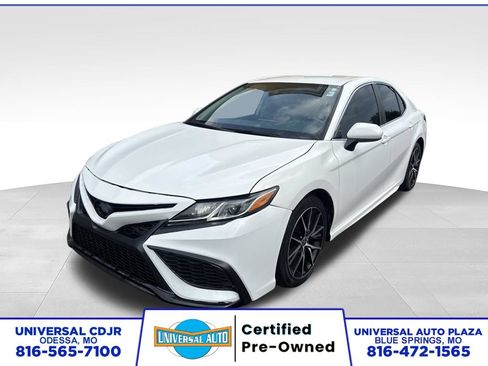 Used 2021 Toyota Camry SE FWD image 1