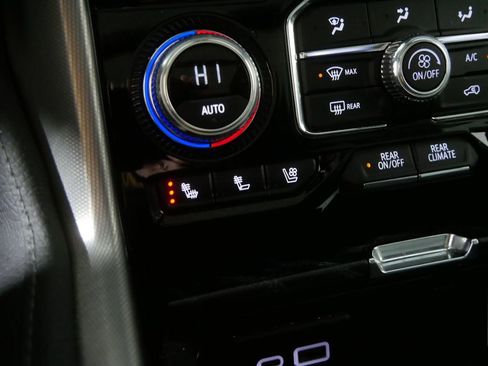 Used 2024 GMC Yukon XL Denali AWD/4WD image 31