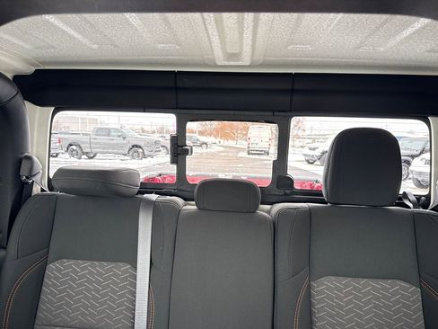 Used 2021 Jeep Gladiator Mojave w/ Cold Weather Group image 21