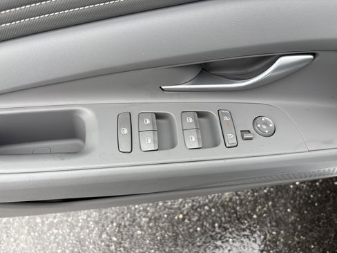 Used 2025 Hyundai Elantra Sport FWD image 24