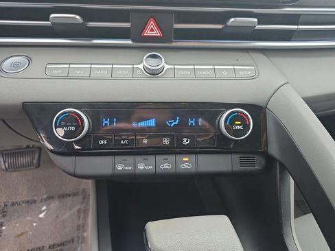 Used 2024 Hyundai Elantra SEL image 25