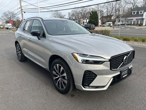 Certified 2025 Volvo XC60 B5 Plus image 6