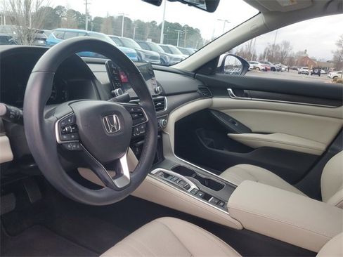 Used 2019 Honda Accord Touring image 12
