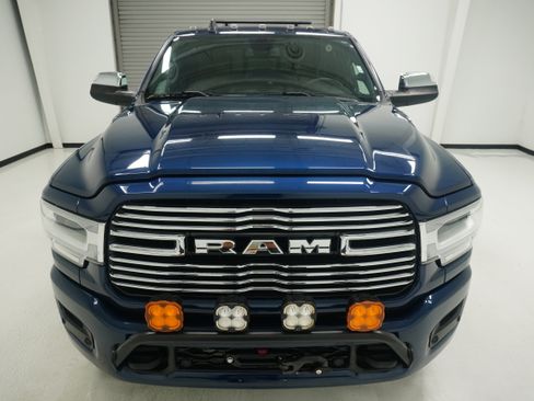 Used 2022 RAM 2500 Laramie AWD/4WD image 2