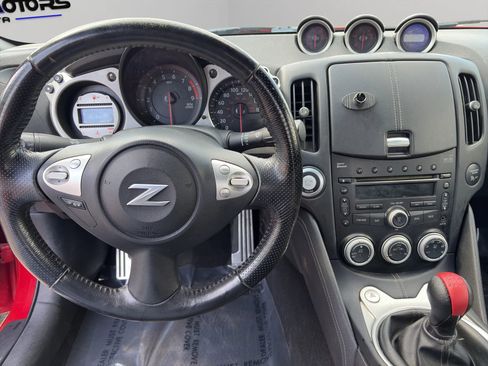 Used 2009 Nissan 370Z Touring RWD image 11