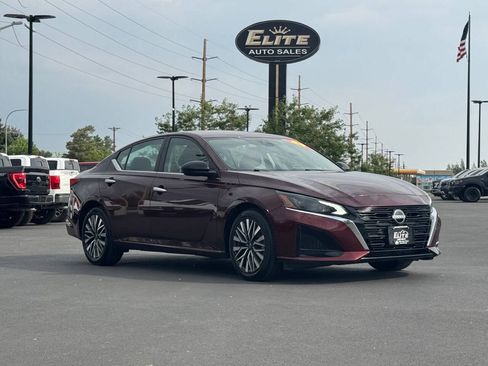 Used 2024 Nissan Altima 2.5 SV FWD image 1