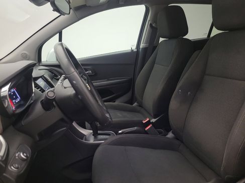 Used 2022 Chevrolet Trax LS w/ Tint and Cruise Package AWD/4WD image 17