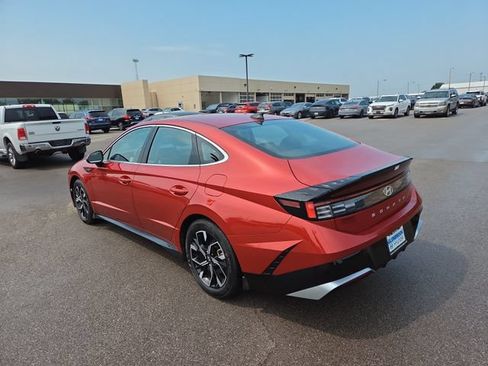 Certified 2025 Hyundai Sonata SEL AWD/4WD image 8