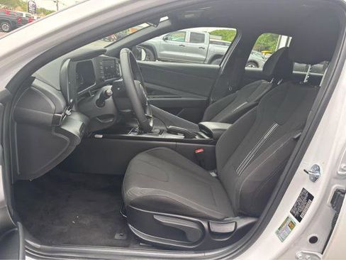 Used 2025 Hyundai Elantra Sport FWD image 18