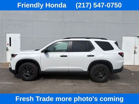 Used 2025 Honda Pilot TrailSport image 4