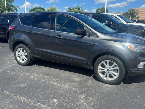Used 2017 Ford Escape SE w/ SE Cold Weather Package AWD/4WD image 3