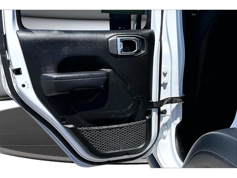 Certified 2025 Jeep Wrangler Unlimited Rubicon AWD/4WD image 36
