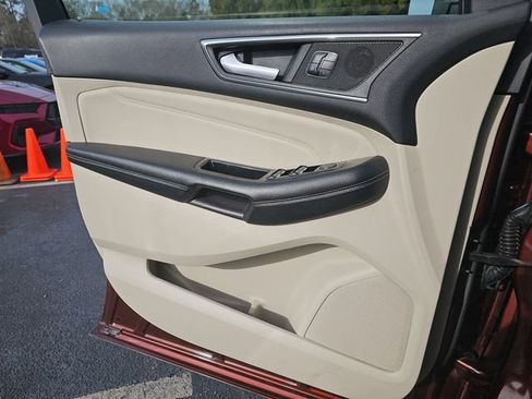 Used 2016 Ford Edge Titanium w/ Technology Package image 31