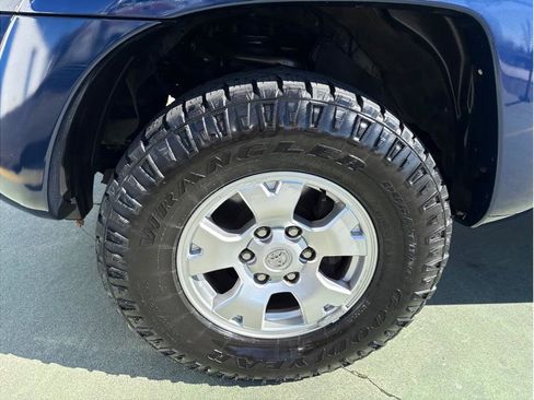 Used 2005 Toyota Tacoma w/ TRD Off-Road Package image 11