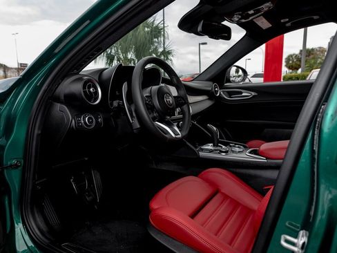 New 2025 Alfa Romeo Giulia w/ Veloce Package Rwd image 23