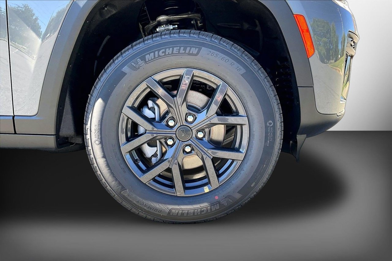 New 2027 Jeep Grand Cherokee Altitude RWD image 29