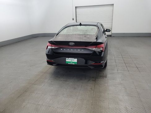 Used 2021 Hyundai Elantra SE w/ Cargo Package FWD image 7