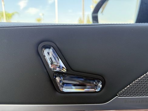 Used 2023 BMW 760i xDrive w/ Executive Package image 8