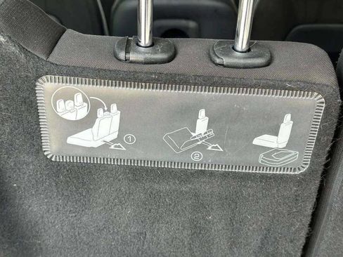 Used 2018 Chrysler Pacifica Touring Plus w/ Tire & Wheel Group image 9