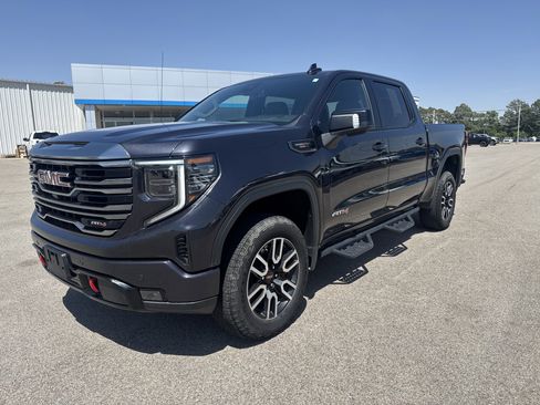 Used 2022 GMC Sierra 1500 AT4 w/ AT4 Premium Package AWD/4WD image 1