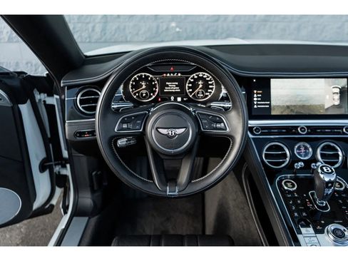 Used 2022 Bentley Continental GT V8 image 24
