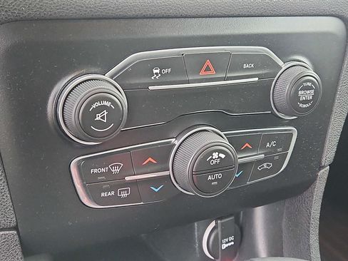 Used 2016 Dodge Charger SXT image 15