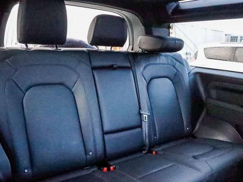 Used 2023 Land Rover Defender 90 S image 19