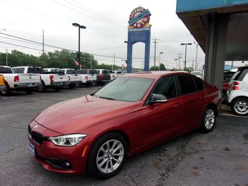 Used 2018 BMW 320i Sedan RWD image 1