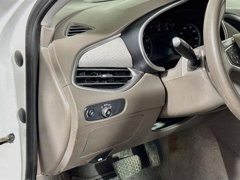 Used 2025 Chevrolet Malibu LT FWD image 8