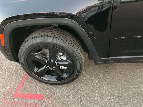 New 2025 Jeep Grand Cherokee Limited w/ Black Appearance Package image 50