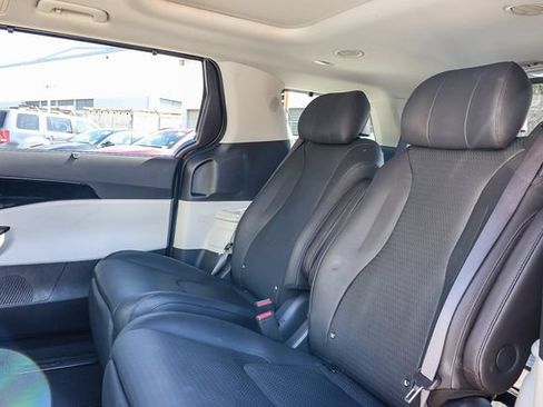Certified 2024 Kia Carnival SX Prestige FWD image 19