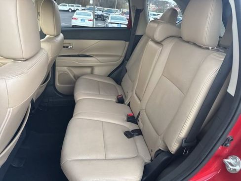 Used 2016 Mitsubishi Outlander SEL image 19