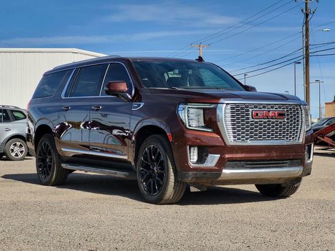 Used 2022 GMC Yukon XL Denali image 3
