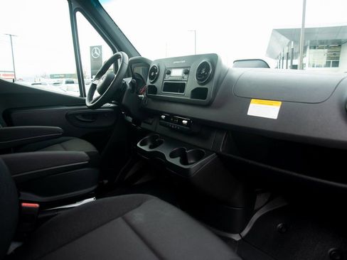 Used 2025 Mercedes-Benz Sprinter 2500 image 28