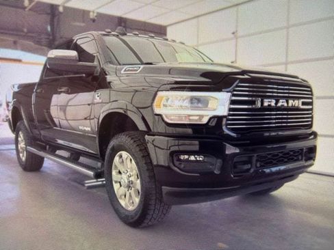 Used 2022 RAM 2500 Laramie AWD/4WD image 1