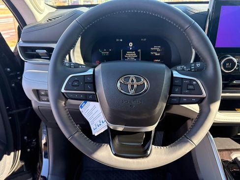 Used 2026 Toyota Highlander Platinum image 20
